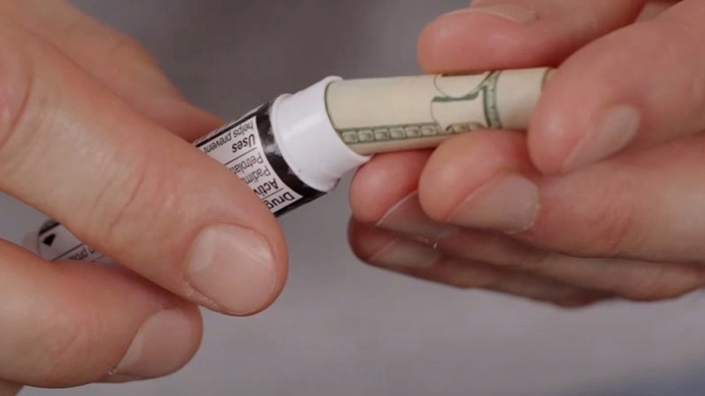 Hide Cash in a Lip Balm Tube — Travel Safety Trick!