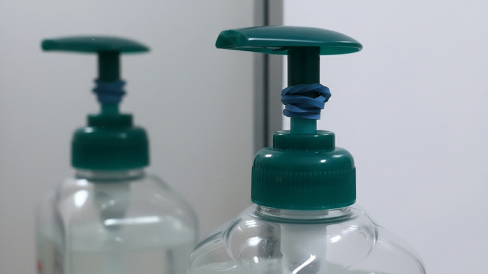 Wrap an Elastic Band Around Your Soap Dispenser — Here’s Why!