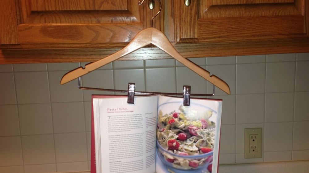 Why a Hanger Might Be Your New Kitchen Assistant!