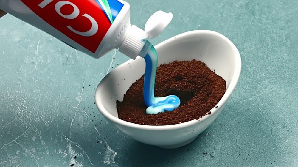 Mix Toothpaste With Coffee Grounds — Just Watch the Results!