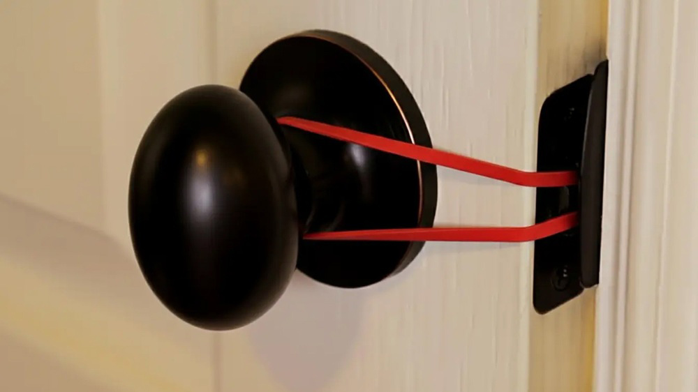 Put a Rubber Band Over Your Door Knobs — Surprisingly Useful Hack!