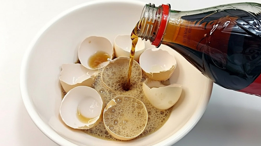 Mix Coca-Cola With Eggshells — A Clever Cleaning Hack!