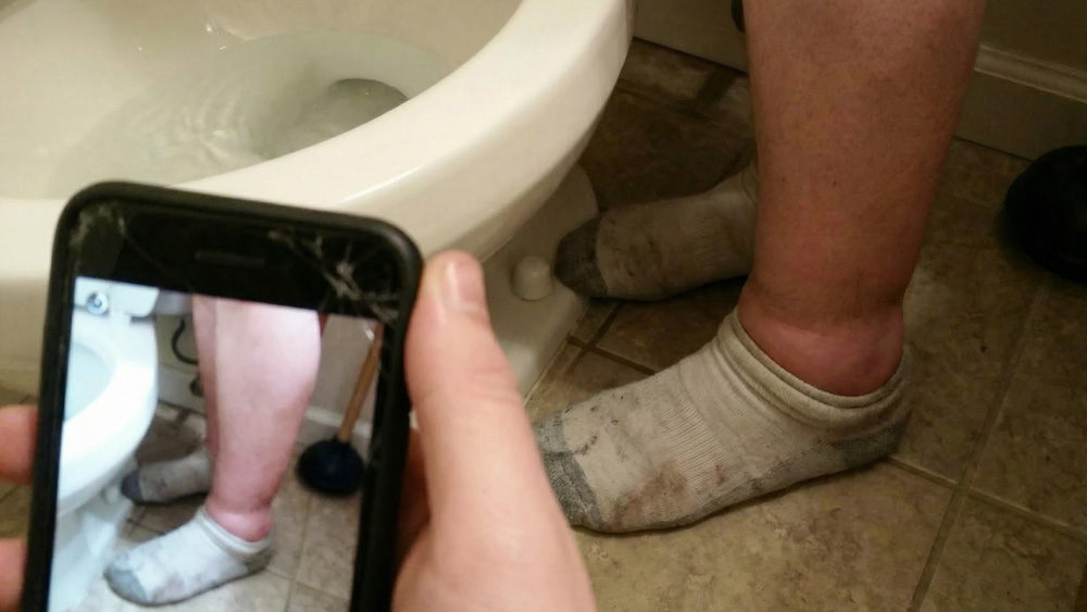 Swollen Feet & Ankles? Try This Strange “Water Dumping” Trick!